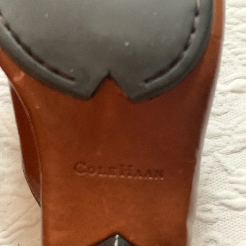 COLE HANN COUNTRY NEVER WORN/NWOTS SLIDE SZ 7 1/2 COGNAC/BLACK 1 1/2” HEEL - Picture 6 of 10